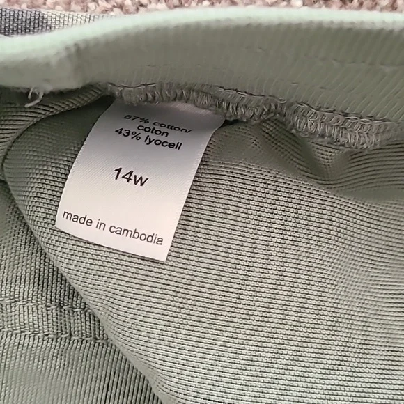 Maurices Army Camo Jogger Pants, sz. 14W - Picture 4 of 5